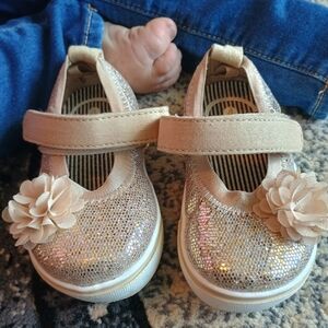 Baby girl size 4 Mary Jane gold metallic glitter shoes  embellished flower